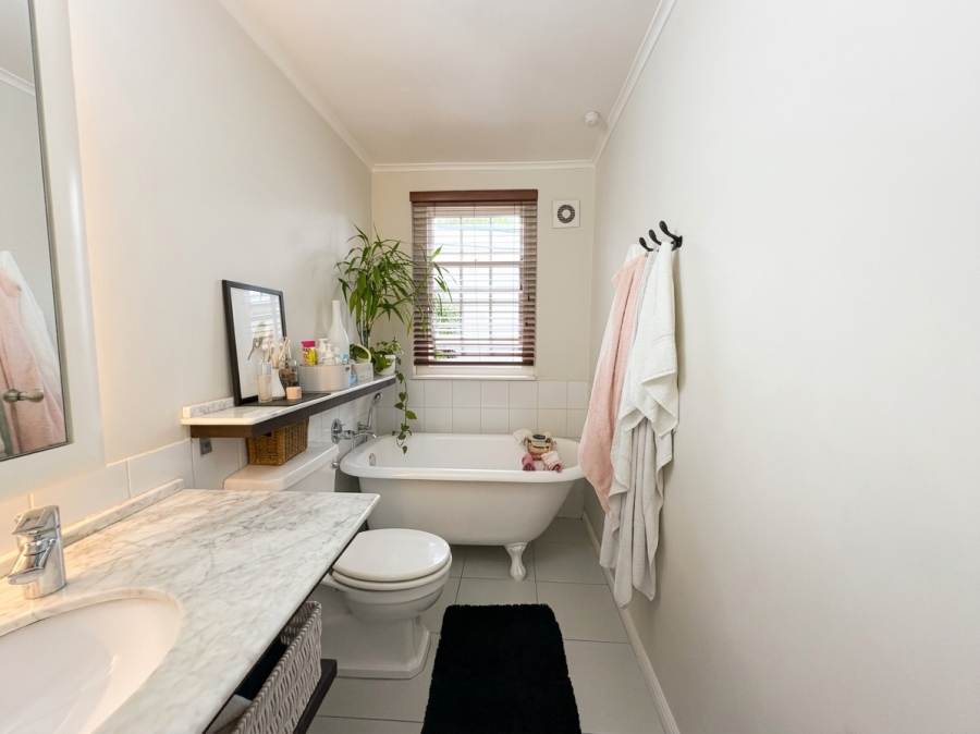 2 Bedroom Property for Sale in Harfield Village Western Cape